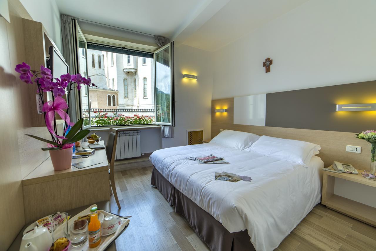 Hotel Delle Rose Cascia Exterior photo
